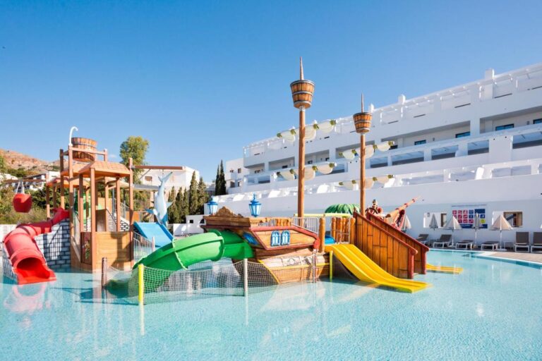 seguro Ups Puñado Lista 2023 de Hoteles con toboganes y parque acuático en Almería